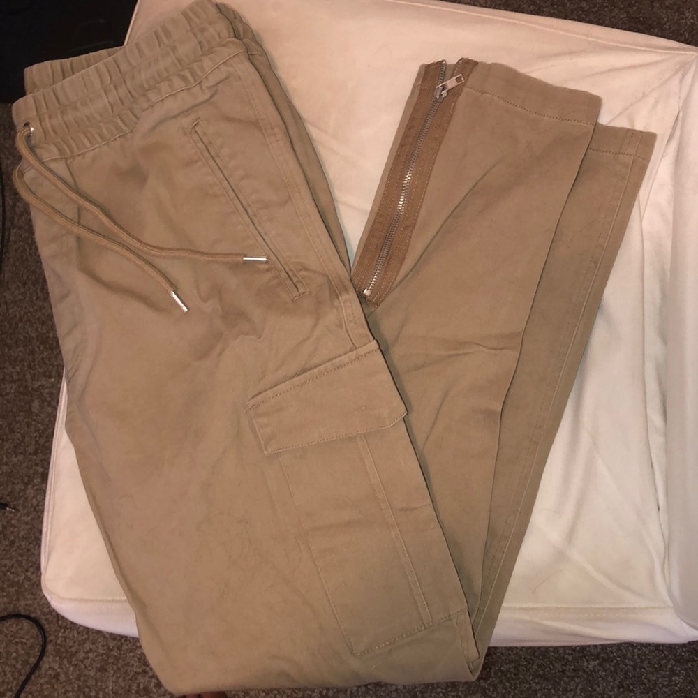 Khaki, cargo, zipper leg joggers!